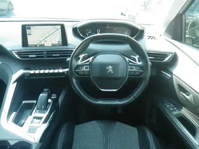 プジョー ５００８ アリュール 神奈川県 2018(平30)年 7万km 白 サンルーフ/ワンオーナー/純正SDナビ　フルセグTV/（USB）/バック/サイドカメラ/クリアランスソナー/パワーバックドア/ハーフレザーシート/レーダークルーズコントロール/ブラインドスポットモニタリング/アクティブセーフティブレーキ/インテリジェントハイビーム/レーンキープアシスト/疲労検知システム/LEDヘッドランプ/LEDフォグランプ/パドルシフト/アンビエンスライト/リバース連動ミラー/スマートキーX2/ETC/取説書/保証書