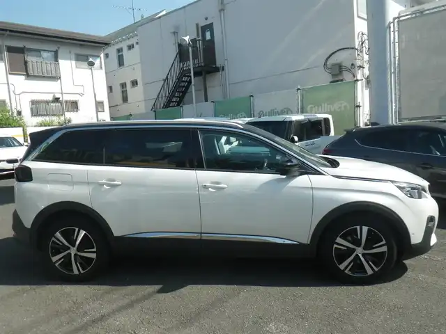 プジョー ５００８ アリュール 神奈川県 2018(平30)年 7万km 白 サンルーフ/ワンオーナー/純正SDナビ　フルセグTV/（USB）/バック/サイドカメラ/クリアランスソナー/パワーバックドア/ハーフレザーシート/レーダークルーズコントロール/ブラインドスポットモニタリング/アクティブセーフティブレーキ/インテリジェントハイビーム/レーンキープアシスト/疲労検知システム/LEDヘッドランプ/LEDフォグランプ/パドルシフト/アンビエンスライト/リバース連動ミラー/スマートキーX2/ETC/取説書/保証書