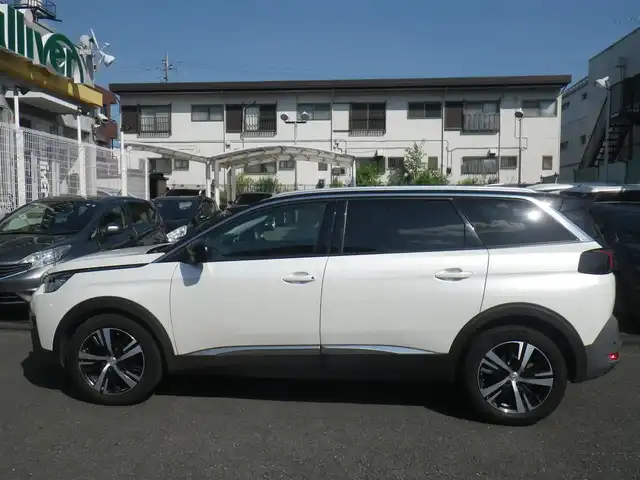 プジョー ５００８ アリュール 神奈川県 2018(平30)年 7万km 白 サンルーフ/ワンオーナー/純正SDナビ　フルセグTV/（USB）/バック/サイドカメラ/クリアランスソナー/パワーバックドア/ハーフレザーシート/レーダークルーズコントロール/ブラインドスポットモニタリング/アクティブセーフティブレーキ/インテリジェントハイビーム/レーンキープアシスト/疲労検知システム/LEDヘッドランプ/LEDフォグランプ/パドルシフト/アンビエンスライト/リバース連動ミラー/スマートキーX2/ETC/取説書/保証書