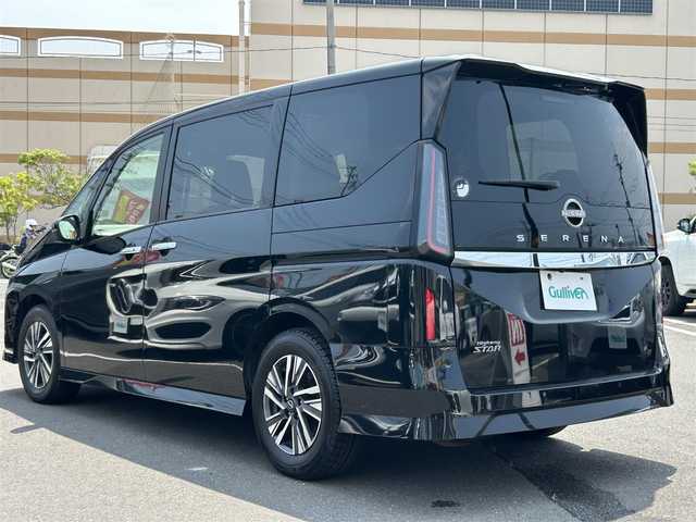 日産 セレナ ハイウェイスター V 宮城県 2023(令5)年 6.1万km 黒 登録時走行距離　60428km/純正ナビ/両側パワースライドドア/プロパイロット/エマージェンシーブレーキ/クルーズコントロール/アラウンドビューモニター/ETC2.0/パドルシフト/デジタルインナーミラー/オートホールド/置くだけ充電/先行車発進お知らせ/電格ミラー/純正16インチAW