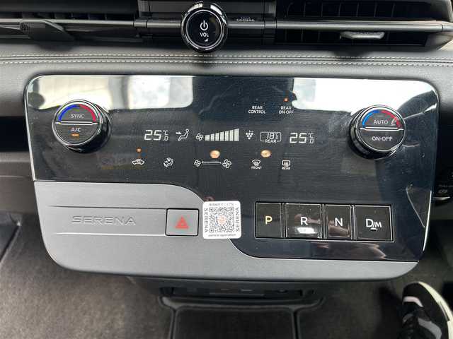 日産 セレナ ハイウェイスター V 宮城県 2023(令5)年 6.1万km 黒 登録時走行距離　60428km/純正ナビ/両側パワースライドドア/プロパイロット/エマージェンシーブレーキ/クルーズコントロール/アラウンドビューモニター/ETC2.0/パドルシフト/デジタルインナーミラー/オートホールド/置くだけ充電/先行車発進お知らせ/電格ミラー/純正16インチAW