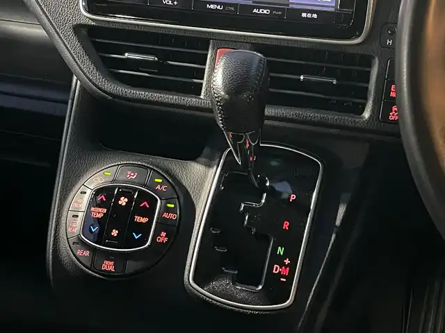 トヨタ ヴォクシー ZS 煌 沖縄県 2016(平28)年 9.2万km ブラッキッシュアゲハガラスフレーク フロントTRDエアロ/モデリスタ18インチアルミホイール/純正SDナビ（NSZT-Y64T）/（CD/DVD/SD/BT/フルセグTV）/バックカメラ/純正11型フリップダウンモニター/両側パワースライドドア/衝突被害軽減ブレーキ/レーンキープアシスト/革調シートカバー/ETC/LED/オートハイビーム/新車時保証書/取扱説明書/スペアキー