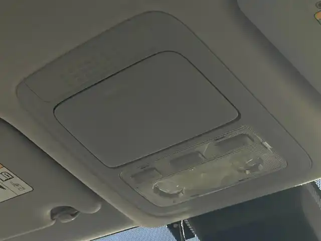 トヨタ ヴォクシー ZS 煌 沖縄県 2016(平28)年 9.2万km ブラッキッシュアゲハガラスフレーク フロントTRDエアロ/モデリスタ18インチアルミホイール/純正SDナビ（NSZT-Y64T）/（CD/DVD/SD/BT/フルセグTV）/バックカメラ/純正11型フリップダウンモニター/両側パワースライドドア/衝突被害軽減ブレーキ/レーンキープアシスト/革調シートカバー/ETC/LED/オートハイビーム/新車時保証書/取扱説明書/スペアキー