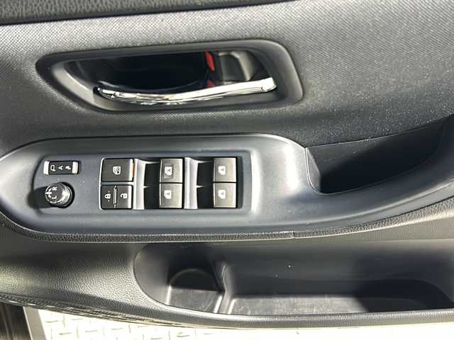 トヨタ ヴォクシー ZS 煌 沖縄県 2016(平28)年 9.2万km ブラッキッシュアゲハガラスフレーク 禁煙車/県外仕入れ/純正９インチナビ/【CD/DVD/フルセグTV/BT】/バックカメラ/１１インチ後席フリップダウンモニター/ETC/両側パワースライドドア/TRDフロントエアロ/トヨタセーフティセンス/→プリクラッシュセーフティ/→レーンディパーチャーアラート/→オートマチックハイビーム/USBポート/革調シートカバー/純正ヘッドライト/１８インチモデリスタアルミ/スマートキー