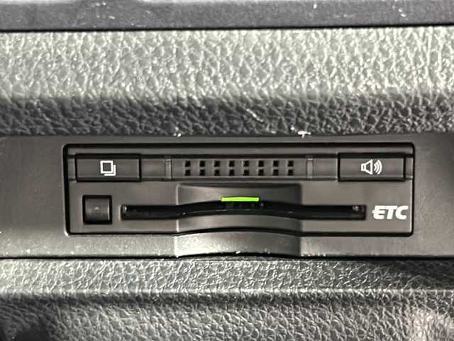 トヨタ ヴォクシー ZS 煌 沖縄県 2016(平28)年 9.2万km ブラッキッシュアゲハガラスフレーク 禁煙車/県外仕入れ/純正９インチナビ/【CD/DVD/フルセグTV/BT】/バックカメラ/１１インチ後席フリップダウンモニター/ETC/両側パワースライドドア/TRDフロントエアロ/トヨタセーフティセンス/→プリクラッシュセーフティ/→レーンディパーチャーアラート/→オートマチックハイビーム/USBポート/革調シートカバー/純正ヘッドライト/１８インチモデリスタアルミ/スマートキー