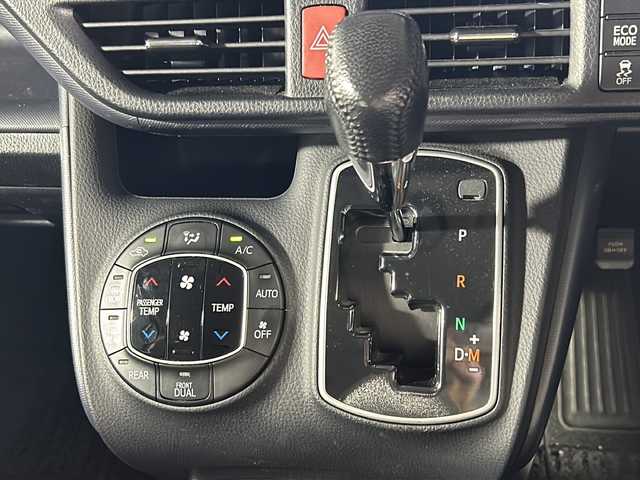 トヨタ ヴォクシー ZS 煌 沖縄県 2016(平28)年 9.2万km ブラッキッシュアゲハガラスフレーク 禁煙車/県外仕入れ/純正９インチナビ/【CD/DVD/フルセグTV/BT】/バックカメラ/１１インチ後席フリップダウンモニター/ETC/両側パワースライドドア/TRDフロントエアロ/トヨタセーフティセンス/→プリクラッシュセーフティ/→レーンディパーチャーアラート/→オートマチックハイビーム/USBポート/革調シートカバー/純正ヘッドライト/１８インチモデリスタアルミ/スマートキー