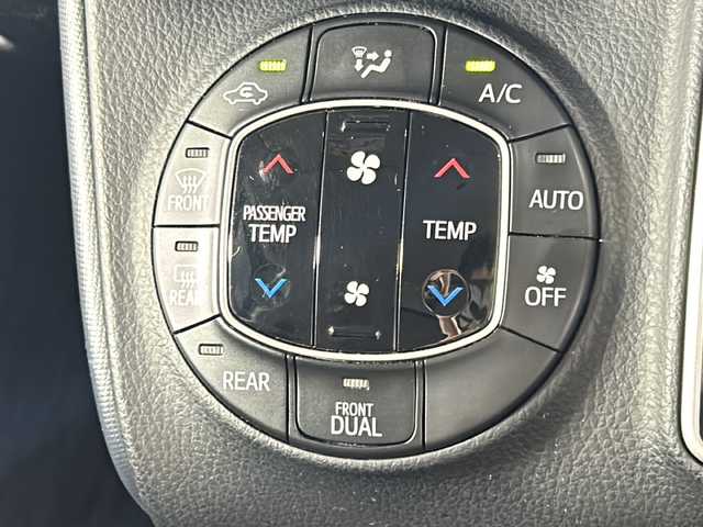 トヨタ ヴォクシー ZS 煌 沖縄県 2016(平28)年 9.2万km ブラッキッシュアゲハガラスフレーク 禁煙車/県外仕入れ/純正９インチナビ/【CD/DVD/フルセグTV/BT】/バックカメラ/１１インチ後席フリップダウンモニター/ETC/両側パワースライドドア/TRDフロントエアロ/トヨタセーフティセンス/→プリクラッシュセーフティ/→レーンディパーチャーアラート/→オートマチックハイビーム/USBポート/革調シートカバー/純正ヘッドライト/１８インチモデリスタアルミ/スマートキー