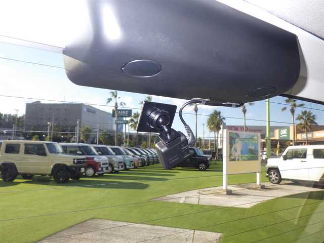 トヨタ シエンタ ハイブリッド ファンベースG セーフティED 千葉県 2020(令2)年 3.3万km ホワイトパールクリスタルシャイン Toyota Safety Sense/・プリクラッシュセーフティ/・レーンディパーチャーアラート/・オートハイビーム/クルーズコントロール/両側パワースライドドア/純正SDナビ/地デジTV/【DVD/CD再生機能　Bluetooth接続】/パノラミックビューモニター/ドライブレコーダー（前後撮影）【CSD-790FHG】/革巻きステアリング/ステアリングヒーター/ステアリングスイッチ/ETC（2.0）/LEDヘッドライト/フォグライト/ウインカーミラー/クリアランスソナー/純正15インチアルミホイル/スマートキー