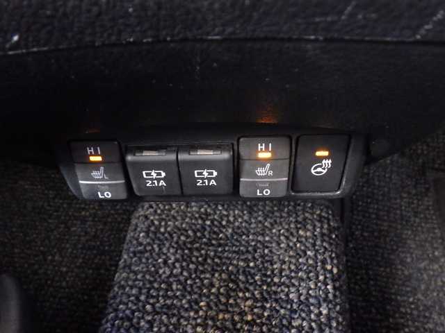 トヨタ シエンタ ハイブリッド ファンベースG セーフティED 千葉県 2020(令2)年 3.3万km ホワイトパールクリスタルシャイン Toyota Safety Sense/・プリクラッシュセーフティ/・レーンディパーチャーアラート/・オートハイビーム/クルーズコントロール/両側パワースライドドア/純正SDナビ/地デジTV/【DVD/CD再生機能　Bluetooth接続】/パノラミックビューモニター/ドライブレコーダー（前後撮影）【CSD-790FHG】/革巻きステアリング/ステアリングヒーター/ステアリングスイッチ/ETC（2.0）/LEDヘッドライト/フォグライト/ウインカーミラー/クリアランスソナー/純正15インチアルミホイル/スマートキー