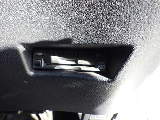 トヨタ シエンタ ハイブリッド ファンベースG セーフティED 千葉県 2020(令2)年 3.3万km ホワイトパールクリスタルシャイン Toyota Safety Sense/・プリクラッシュセーフティ/・レーンディパーチャーアラート/・オートハイビーム/クルーズコントロール/両側パワースライドドア/純正SDナビ/地デジTV/【DVD/CD再生機能　Bluetooth接続】/パノラミックビューモニター/ドライブレコーダー（前後撮影）【CSD-790FHG】/革巻きステアリング/ステアリングヒーター/ステアリングスイッチ/ETC（2.0）/LEDヘッドライト/フォグライト/ウインカーミラー/クリアランスソナー/純正15インチアルミホイル/スマートキー