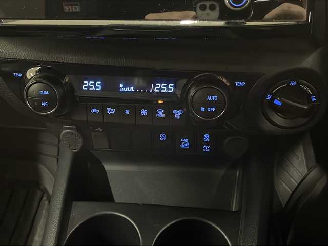 トヨタ ハイラックス Z GRスポーツ 道央・札幌 2023(令5)年 2.4万km アティチュードブラックマイカ ・ワンオーナー/・4WD/・寒冷地仕様/・純正ディスプレイオーディオ/・ナビ/BT/Miracast/・パノラミックビューモニター/・純正エンジンスターター/・プリクラッシュセーフティ/・レーダークルーズコントロール/・レーンディパーチャーアラート/・ロードサインアシスト/・パーキングセンサー/・トノカバー/・パドルシフト/・ワイパーデアイサー/・パワーヒーター/・アイドリングストップ/・横滑り防止/・ハーフレザーシート/・運転席パワーシート/・LEDヘッドライト/・LEDフォグ/・リヤフォグ/・ETC/・プッシュスタート/・スマートキー/・ドアバイザー/・電格ミラー/・ミラーヒーター