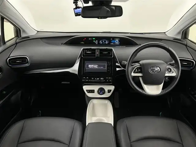 トヨタ プリウス A ツーリングセレクション 福岡県 2016(平28)年 2.1万km シルバーM 純正ナビ（ＢＴ，フルセグＴＶ）　/バックカメラ　/ビルトインＥＴＣ　/前方ドラレコ　/ＡＣＣ　/コーナーセンサー　/衝突被害軽減ブレーキ　/レーンキープ　/ＰＫＳＢ　/ＢＳＭ　/ＨＵＤ　/パーキングアシスト　/シートヒーター