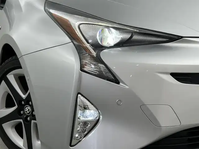 トヨタ プリウス A ツーリングセレクション 福岡県 2016(平28)年 2.1万km シルバーM 純正ナビ（ＢＴ，フルセグＴＶ）　/バックカメラ　/ビルトインＥＴＣ　/前方ドラレコ　/ＡＣＣ　/コーナーセンサー　/衝突被害軽減ブレーキ　/レーンキープ　/ＰＫＳＢ　/ＢＳＭ　/ＨＵＤ　/パーキングアシスト　/シートヒーター