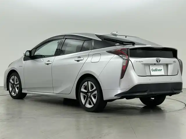 トヨタ プリウス A ツーリングセレクション 福岡県 2016(平28)年 2.1万km シルバーM 純正ナビ（ＢＴ，フルセグＴＶ）　/バックカメラ　/ビルトインＥＴＣ　/前方ドラレコ　/ＡＣＣ　/コーナーセンサー　/衝突被害軽減ブレーキ　/レーンキープ　/ＰＫＳＢ　/ＢＳＭ　/ＨＵＤ　/パーキングアシスト　/シートヒーター