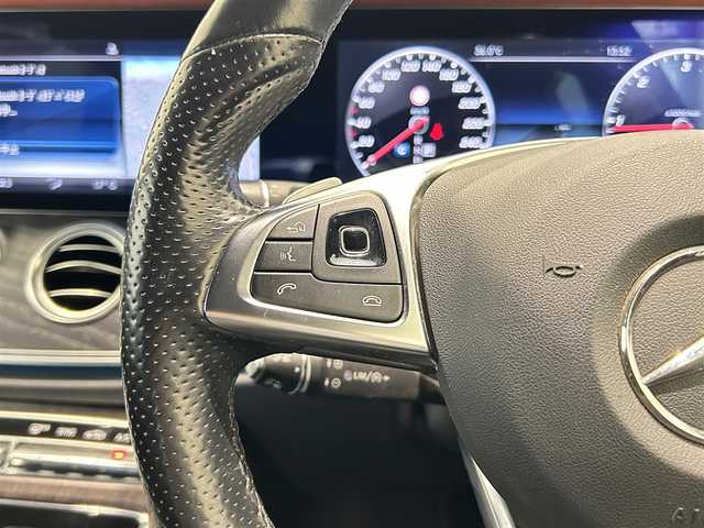 メルセデス・ベンツ Ｅ２２０ｄ SW AVG スポーツ 本革 福岡県 2017(平29)年 4.7万km ダイヤモンドホワイト エアバランスＰＫＧ　/レーダーセーフティーＰＫＧ　/３６０°カメラ　/Ｂｕｒｍｅｓｔｅｒサウンドシステム　/黒革　/ナビ／フルセグ　/ＡＣＣ　/ＢＳＭ　/アンビエントライト　/フットトランクオープナー　/純正１９ＡＷ