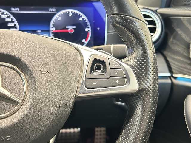 メルセデス・ベンツ Ｅ２２０ｄ SW AVG スポーツ 本革 福岡県 2017(平29)年 4.7万km ダイヤモンドホワイト エアバランスＰＫＧ　/レーダーセーフティーＰＫＧ　/３６０°カメラ　/Ｂｕｒｍｅｓｔｅｒサウンドシステム　/黒革　/ナビ／フルセグ　/ＡＣＣ　/ＢＳＭ　/アンビエントライト　/フットトランクオープナー　/純正１９ＡＷ