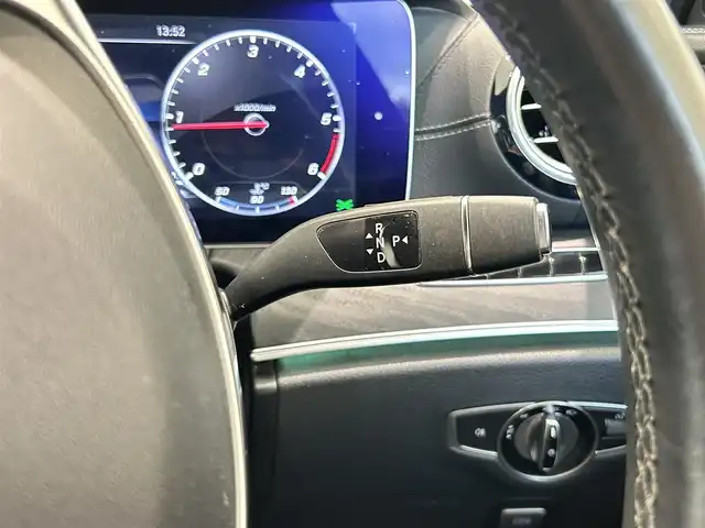 メルセデス・ベンツ Ｅ２２０ｄ SW AVG スポーツ 本革 福岡県 2017(平29)年 4.7万km ダイヤモンドホワイト エアバランスＰＫＧ　/レーダーセーフティーＰＫＧ　/３６０°カメラ　/Ｂｕｒｍｅｓｔｅｒサウンドシステム　/黒革　/ナビ／フルセグ　/ＡＣＣ　/ＢＳＭ　/アンビエントライト　/フットトランクオープナー　/純正１９ＡＷ