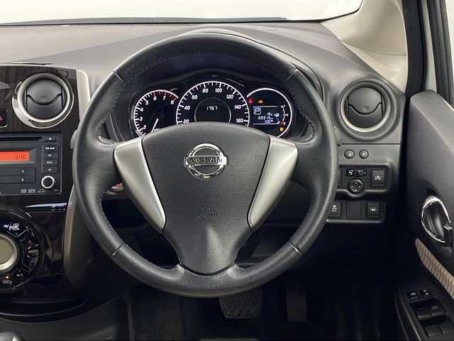 日産 ノート X DIG－S Bナチュール  インテリア 栃木県 2016(平28)年 7万km ブリリアントホワイトパール 純正オーディオ/AM/FM/CD/AUX/エマージェンシーブレーキ/ハーフレザーシート/アイドリングストップ/LEDヘッドライト/スマートキー×2/ETC/取扱説明書/純正フロアマット/横滑り防止/プッシュスタート/電動格納ミラー/レーンキープアシスト