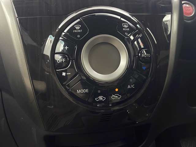 日産 ノート X DIG－S Bナチュール  インテリア 栃木県 2016(平28)年 7万km ブリリアントホワイトパール 純正オーディオ/AM/FM/CD/AUX/エマージェンシーブレーキ/ハーフレザーシート/アイドリングストップ/LEDヘッドライト/スマートキー×2/ETC/取扱説明書/純正フロアマット/横滑り防止/プッシュスタート/電動格納ミラー/レーンキープアシスト
