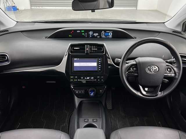 トヨタ プリウス Sツーリングセレクション 三重県 2019(令1)年 5.2万km アティチュードブラックマイカ 純正7型ナビ（NSZT-W68T）/・CD・DVD・USB・AM・FM・SD/フルセグTV/バックカメラ/モデリスタエアロ（F）/トヨタセーフティセンス/・クリアランスソナー/・レーンディパーチャーアラート/・レーダークルーズコントロール/・オートマチックハイビーム/・プリクラッシュセーフティ/・パーキングサポートブレーキ/前席シートヒーター/ステアリングスイッチ/純正フロアマット/純正17インチアルミホイール/LEDヘッドライト/フォグライト/スマートキー/スペアキー