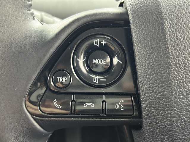 トヨタ プリウス Sツーリングセレクション 三重県 2019(令1)年 5.2万km アティチュードブラックマイカ 純正7型ナビ（NSZT-W68T）/・CD・DVD・USB・AM・FM・SD/フルセグTV/バックカメラ/モデリスタエアロ（F）/トヨタセーフティセンス/・クリアランスソナー/・レーンディパーチャーアラート/・レーダークルーズコントロール/・オートマチックハイビーム/・プリクラッシュセーフティ/・パーキングサポートブレーキ/前席シートヒーター/ステアリングスイッチ/純正フロアマット/純正17インチアルミホイール/LEDヘッドライト/フォグライト/スマートキー/スペアキー