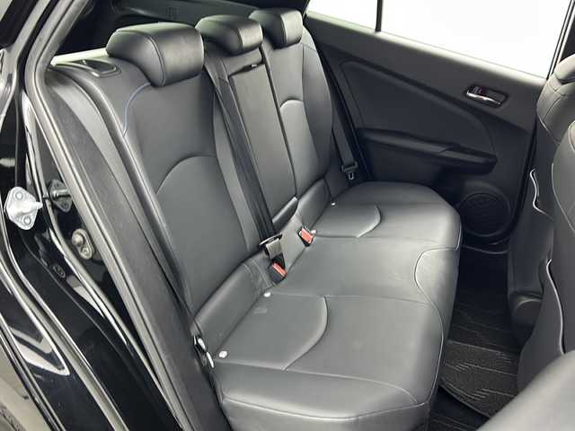 トヨタ プリウス Sツーリングセレクション 三重県 2019(令1)年 5.2万km アティチュードブラックマイカ 純正7型ナビ（NSZT-W68T）/・CD・DVD・USB・AM・FM・SD/フルセグTV/バックカメラ/モデリスタエアロ（F）/トヨタセーフティセンス/・クリアランスソナー/・レーンディパーチャーアラート/・レーダークルーズコントロール/・オートマチックハイビーム/・プリクラッシュセーフティ/・パーキングサポートブレーキ/前席シートヒーター/ステアリングスイッチ/純正フロアマット/純正17インチアルミホイール/LEDヘッドライト/フォグライト/スマートキー/スペアキー