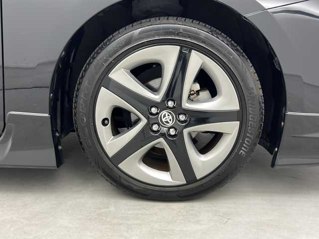 トヨタ プリウス Sツーリングセレクション 三重県 2019(令1)年 5.2万km アティチュードブラックマイカ 純正7型ナビ（NSZT-W68T）/・CD・DVD・USB・AM・FM・SD/フルセグTV/バックカメラ/モデリスタエアロ（F）/トヨタセーフティセンス/・クリアランスソナー/・レーンディパーチャーアラート/・レーダークルーズコントロール/・オートマチックハイビーム/・プリクラッシュセーフティ/・パーキングサポートブレーキ/前席シートヒーター/ステアリングスイッチ/純正フロアマット/純正17インチアルミホイール/LEDヘッドライト/フォグライト/スマートキー/スペアキー