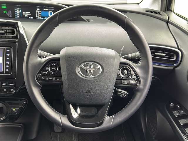 トヨタ プリウス Sツーリングセレクション 三重県 2019(令1)年 5.2万km アティチュードブラックマイカ 純正7型ナビ（NSZT-W68T）/・CD・DVD・USB・AM・FM・SD/フルセグTV/バックカメラ/モデリスタエアロ（F）/トヨタセーフティセンス/・クリアランスソナー/・レーンディパーチャーアラート/・レーダークルーズコントロール/・オートマチックハイビーム/・プリクラッシュセーフティ/・パーキングサポートブレーキ/前席シートヒーター/ステアリングスイッチ/純正フロアマット/純正17インチアルミホイール/LEDヘッドライト/フォグライト/スマートキー/スペアキー