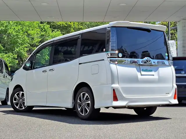 トヨタ ヴォクシー ZS 煌 大阪府 2018(平30)年 4万km ホワイトパールクリスタルシャイン /Toyota Safety Sense C/　・オートマチックハイビーム/　・プリクラッシュセーフティ/　・レーンディパーチャーアラート/　・先行発進告知機能//ワンオーナー//クルーズコントロール//衝突被害軽減システム//純正SDナビ(NSZN-Z66T)//AM・FM・Bluetooth・SD・CD・DVD//フルセグテレビ//TVキャンセラー//バックカメラ//ディーラーオプションデジタルインナーミラー//ビルトインETC//LEDヘッドライト//本革巻ステアリング//アイドリングストップ//ヒルスタートアシストコントロール//ブレーキアシスト//横滑り防止装置//ビークルスタビリティコントロール//緊急ブレーキシグナル//スペアキー//ドアバイザー//ステアリングスイッチ//電動格納ミラー//2.1A充電×2//純正フロアマット//純正16インチアルミホイール//保証書、記録簿、取扱説明書付き