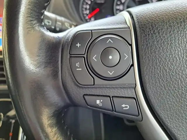 トヨタ ヴォクシー ZS 煌 大阪府 2018(平30)年 4万km ホワイトパールクリスタルシャイン /Toyota Safety Sense C/　・オートマチックハイビーム/　・プリクラッシュセーフティ/　・レーンディパーチャーアラート/　・先行発進告知機能//ワンオーナー//クルーズコントロール//衝突被害軽減システム//純正SDナビ(NSZN-Z66T)//AM・FM・Bluetooth・SD・CD・DVD//フルセグテレビ//TVキャンセラー//バックカメラ//ディーラーオプションデジタルインナーミラー//ビルトインETC//LEDヘッドライト//本革巻ステアリング//アイドリングストップ//ヒルスタートアシストコントロール//ブレーキアシスト//横滑り防止装置//ビークルスタビリティコントロール//緊急ブレーキシグナル//スペアキー//ドアバイザー//ステアリングスイッチ//電動格納ミラー//2.1A充電×2//純正フロアマット//純正16インチアルミホイール//保証書、記録簿、取扱説明書付き