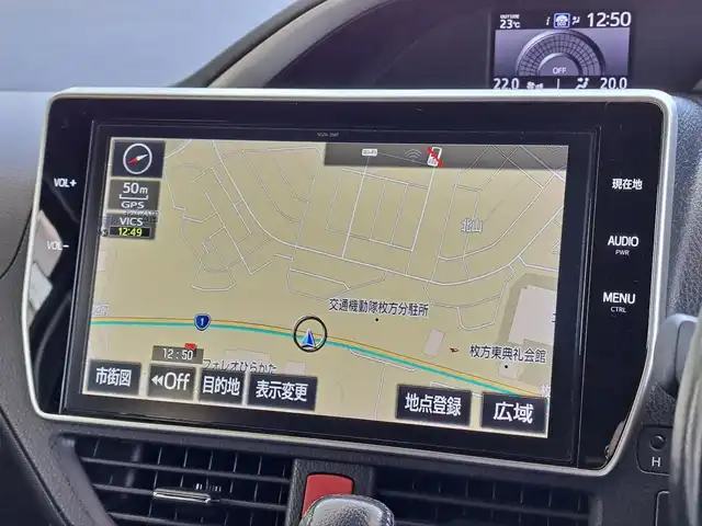 トヨタ ヴォクシー ZS 煌 大阪府 2018(平30)年 4万km ホワイトパールクリスタルシャイン /Toyota Safety Sense C/　・オートマチックハイビーム/　・プリクラッシュセーフティ/　・レーンディパーチャーアラート/　・先行発進告知機能//ワンオーナー//クルーズコントロール//衝突被害軽減システム//純正SDナビ(NSZN-Z66T)//AM・FM・Bluetooth・SD・CD・DVD//フルセグテレビ//TVキャンセラー//バックカメラ//ディーラーオプションデジタルインナーミラー//ビルトインETC//LEDヘッドライト//本革巻ステアリング//アイドリングストップ//ヒルスタートアシストコントロール//ブレーキアシスト//横滑り防止装置//ビークルスタビリティコントロール//緊急ブレーキシグナル//スペアキー//ドアバイザー//ステアリングスイッチ//電動格納ミラー//2.1A充電×2//純正フロアマット//純正16インチアルミホイール//保証書、記録簿、取扱説明書付き