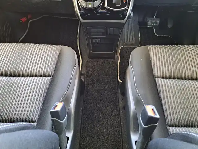 トヨタ ヴォクシー ZS 煌 大阪府 2018(平30)年 4万km ホワイトパールクリスタルシャイン /Toyota Safety Sense C/　・オートマチックハイビーム/　・プリクラッシュセーフティ/　・レーンディパーチャーアラート/　・先行発進告知機能//ワンオーナー//クルーズコントロール//衝突被害軽減システム//純正SDナビ(NSZN-Z66T)//AM・FM・Bluetooth・SD・CD・DVD//フルセグテレビ//TVキャンセラー//バックカメラ//ディーラーオプションデジタルインナーミラー//ビルトインETC//LEDヘッドライト//本革巻ステアリング//アイドリングストップ//ヒルスタートアシストコントロール//ブレーキアシスト//横滑り防止装置//ビークルスタビリティコントロール//緊急ブレーキシグナル//スペアキー//ドアバイザー//ステアリングスイッチ//電動格納ミラー//2.1A充電×2//純正フロアマット//純正16インチアルミホイール//保証書、記録簿、取扱説明書付き