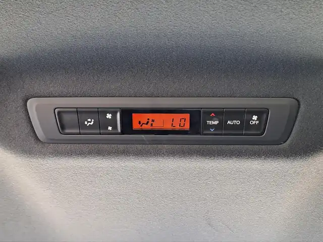 トヨタ ヴォクシー ZS 煌 大阪府 2018(平30)年 4万km ホワイトパールクリスタルシャイン /Toyota Safety Sense C/　・オートマチックハイビーム/　・プリクラッシュセーフティ/　・レーンディパーチャーアラート/　・先行発進告知機能//ワンオーナー//クルーズコントロール//衝突被害軽減システム//純正SDナビ(NSZN-Z66T)//AM・FM・Bluetooth・SD・CD・DVD//フルセグテレビ//TVキャンセラー//バックカメラ//ディーラーオプションデジタルインナーミラー//ビルトインETC//LEDヘッドライト//本革巻ステアリング//アイドリングストップ//ヒルスタートアシストコントロール//ブレーキアシスト//横滑り防止装置//ビークルスタビリティコントロール//緊急ブレーキシグナル//スペアキー//ドアバイザー//ステアリングスイッチ//電動格納ミラー//2.1A充電×2//純正フロアマット//純正16インチアルミホイール//保証書、記録簿、取扱説明書付き