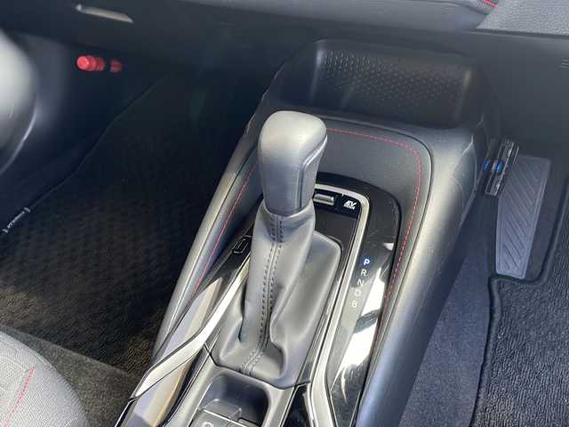 トヨタ カローラ スポーツ ハイブリッドG Z 愛知県 2018(平30)年 2.3万km ホワイトパールクリスタルシャイン 衝突軽減システム/SDナビ/レーダークルーズコントロール/フルセグ/CD/Bluetooth/バックカメラ/コーナーセンサー/LEDヘッドライト/純正アルミホイール/オートライト/ETC/ステアリングスイッチ/スマートキー/プッシュスタート