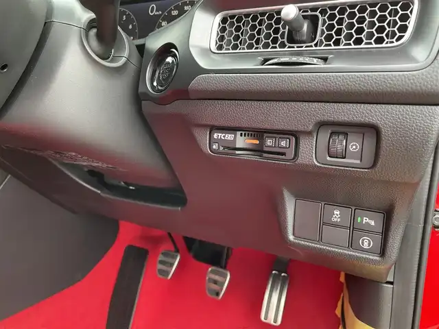 ホンダ シビック タイプR 佐賀県 2025(令7)年 0.1万km未満 フレームレッド 登録時走行距離5km/登録済未使用車/Honda CONNECT9インチディスプレイ/・フルセグTV/Bluetooth/AppleCarPlay/・ETC2.0車載器〈ナビゲーション連動〉/・TYPE R専用データロガー Honda LogR/TYPE R専用10.2インチデジタルグラフィックメーター＋LEDレブインジケーター/フルLEDヘッドライト〈デイタイムランニングランプ付〉/（オートレベリング/オートライトコントロール機構付）/Honda SENSING/ドライブモードスイッチ/・INDIVIDUALモード/・SPORTモード/・COMFORTモード/＋Rモードスイッチ/レブマッチシステム/Honda TYPE Rシート〈ラックススェード(R)〉/TYPE R専用ステアリングホイール/ステンレス製スポーツペダル/シリアルナンバー入りアルミ製エンブレム/TYPE R専用エアロダイナミクス/カラードバンパー/TYPE R専用リアスポイラー＋アルミダイキャストステー/アダプティブ・ダンパー・システム/TYPE R専用サスペンション/Brembo社製フロント大径ベンチレーテッド2ピースディスクブレーキ/Brembo社製フロントアルミ対向4ポットキャリパー/新車保証書&取扱説明書/スペアキー1本