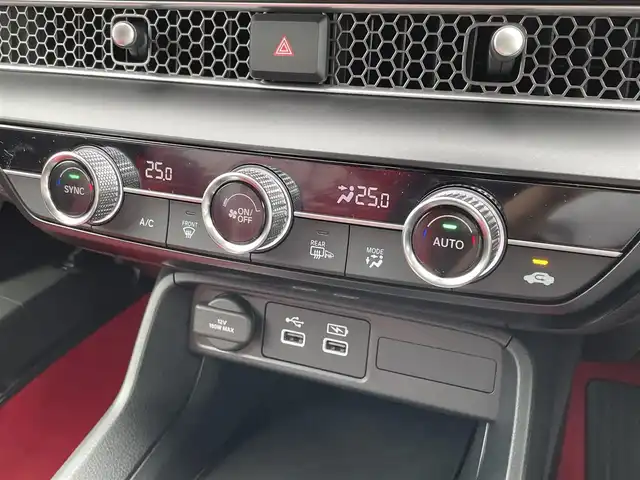 ホンダ シビック タイプR 佐賀県 2025(令7)年 0.1万km未満 フレームレッド 登録時走行距離5km/登録済未使用車/Honda CONNECT9インチディスプレイ/・フルセグTV/Bluetooth/AppleCarPlay/・ETC2.0車載器〈ナビゲーション連動〉/・TYPE R専用データロガー Honda LogR/TYPE R専用10.2インチデジタルグラフィックメーター＋LEDレブインジケーター/フルLEDヘッドライト〈デイタイムランニングランプ付〉/（オートレベリング/オートライトコントロール機構付）/Honda SENSING/ドライブモードスイッチ/・INDIVIDUALモード/・SPORTモード/・COMFORTモード/＋Rモードスイッチ/レブマッチシステム/Honda TYPE Rシート〈ラックススェード(R)〉/TYPE R専用ステアリングホイール/ステンレス製スポーツペダル/シリアルナンバー入りアルミ製エンブレム/TYPE R専用エアロダイナミクス/カラードバンパー/TYPE R専用リアスポイラー＋アルミダイキャストステー/アダプティブ・ダンパー・システム/TYPE R専用サスペンション/Brembo社製フロント大径ベンチレーテッド2ピースディスクブレーキ/Brembo社製フロントアルミ対向4ポットキャリパー/新車保証書&取扱説明書/スペアキー1本
