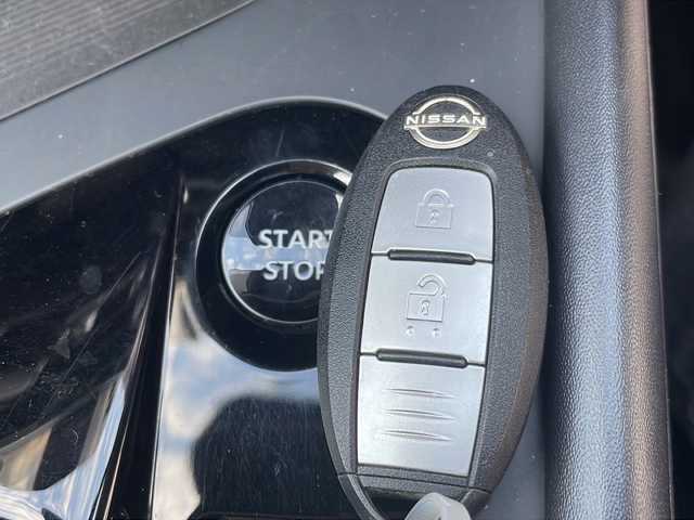 日産 ノート X FOUR 秋田県 2022(令4)年 9.3万km オーロラフレアブルーパール 純正ナビ/純正Bluetooth/フルセグ/全方位カメラ/ETC2.0/４WD/前後コーナーセンサー/前席シートヒーター/ステアリングヒーター