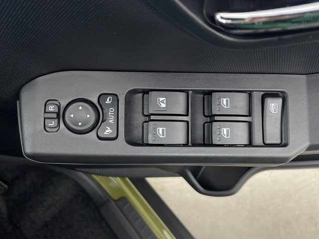 ダイハツ タフト G クロムベンチャー 秋田県 2024(令6)年 0.1千km フォレストカーキメタリック 4WD/スマートアシスト　/ガラスルーフ　/レーンキープアシスト　/クリアランスソナー　/横滑り防止装置　/アイドリングストップ　/前席シートヒーター　/プッシュスタート　/スペアキー　/ＬＥＤヘッドライト　/オートライト/オートマチックハイビーム/純正アルミホイール