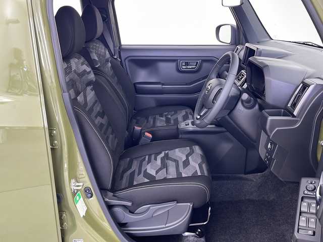 ダイハツ タフト G クロムベンチャー 秋田県 2024(令6)年 0.1千km フォレストカーキメタリック 4WD/スマートアシスト　/ガラスルーフ　/レーンキープアシスト　/クリアランスソナー　/横滑り防止装置　/アイドリングストップ　/前席シートヒーター　/プッシュスタート　/スペアキー　/ＬＥＤヘッドライト　/オートライト/オートマチックハイビーム/純正アルミホイール