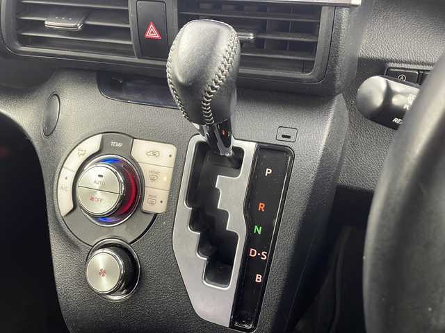 トヨタ シエンタ G クエロ 愛知県 2019(令1)年 4.2万km ホワイトパールクリスタルシャイン /禁煙車//純正ナビ【NSZT-Y68T】//バックカメラ//フルセグTV・Bluetooth・CD//ETC・ドライブレコーダー//純正15インチアルミホイール//MODELLISTAエアロ(純正)//両側パワースライドドア//合皮×ファブリックシート//トヨタセーフティセンス//プリクラッシュセーフティ//レーンディパーチャーアラート//オートマチックハイビーム//先行車発進告知//ドライブスタートコントロール//インテリジェントクリアランスソナー//パーキングサポートブレーキ//ヒルスタートアシスト//横滑り防止//アイドリングストップ//LEDヘッドライト//オートライト//フロントフォグランプ//オート電動格納ミラーウィンカー//本革巻ステアリングホイール//純正フロアマット//プッシュスタート//スペアキー1本(スマートキー)//保証書/取扱説明書//ナビ説明書