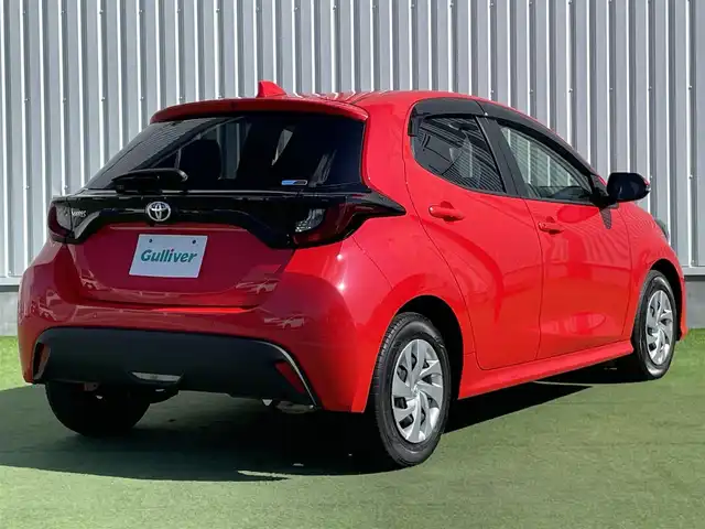 トヨタ ヤリス X 香川県 2021(令3)年 1.7万km コーラルクリスタルシャイン 純正7インチディスプレイオーディオ/→Bluetooth/Mira Cast/USB/AM/FM/純正CD/DVDデッキ/バックカメラ/Toyota Sefety Sense/・プリクラッシュセーフティ/・レーントレーシングアシスト/・オートマチックハイビーム/・ロードサインアシスト/・パーキングサポートブレーキ/前後コーナーセンサー/純正フロアマット/ステアリングリモコン/プッシュスタート/スマートキー/盗難防止装置