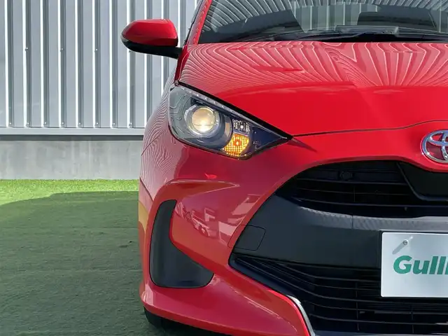 トヨタ ヤリス X 香川県 2021(令3)年 1.7万km コーラルクリスタルシャイン 純正7インチディスプレイオーディオ/→Bluetooth/Mira Cast/USB/AM/FM/純正CD/DVDデッキ/バックカメラ/Toyota Sefety Sense/・プリクラッシュセーフティ/・レーントレーシングアシスト/・オートマチックハイビーム/・ロードサインアシスト/・パーキングサポートブレーキ/前後コーナーセンサー/純正フロアマット/ステアリングリモコン/プッシュスタート/スマートキー/盗難防止装置
