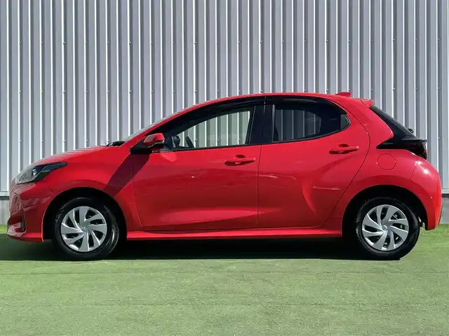 トヨタ ヤリス X 香川県 2021(令3)年 1.7万km コーラルクリスタルシャイン 純正7インチディスプレイオーディオ/→Bluetooth/Mira Cast/USB/AM/FM/純正CD/DVDデッキ/バックカメラ/Toyota Sefety Sense/・プリクラッシュセーフティ/・レーントレーシングアシスト/・オートマチックハイビーム/・ロードサインアシスト/・パーキングサポートブレーキ/前後コーナーセンサー/純正フロアマット/ステアリングリモコン/プッシュスタート/スマートキー/盗難防止装置