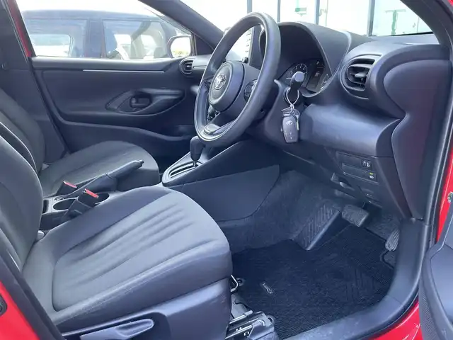 トヨタ ヤリス X 香川県 2021(令3)年 1.7万km コーラルクリスタルシャイン 純正7インチディスプレイオーディオ/→Bluetooth/Mira Cast/USB/AM/FM/純正CD/DVDデッキ/バックカメラ/Toyota Sefety Sense/・プリクラッシュセーフティ/・レーントレーシングアシスト/・オートマチックハイビーム/・ロードサインアシスト/・パーキングサポートブレーキ/前後コーナーセンサー/純正フロアマット/ステアリングリモコン/プッシュスタート/スマートキー/盗難防止装置