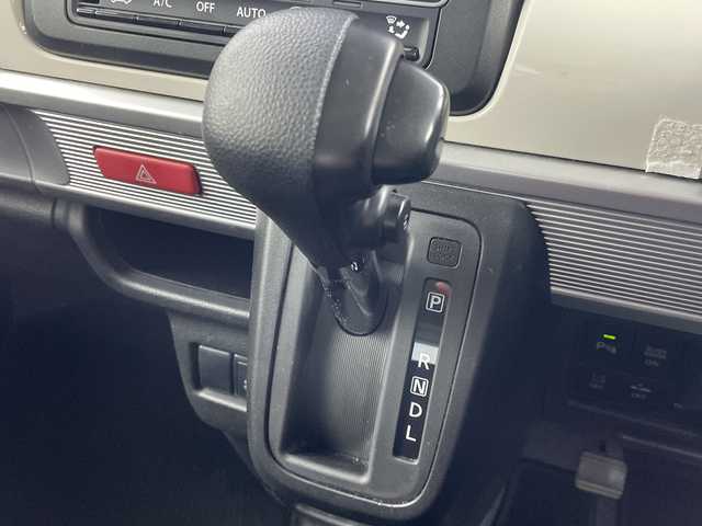 スズキ スペーシア HYBRID X 岐阜県 2018(平30)年 7.8万km ピュアホワイトP 純正ナビ(KXM-E502W)/AM/FM/CD/DVD/Bluetooth/SD/フルセグTV/バックモニター/両側パワースライドドア/運転席シートヒーター/衝突軽減ブレーキ/レーンキープアシスト/コーナーセンサー/スマートキー/プッシュスタート/スペアキー/サーキュレーター/電動格納ミラー/後席サンシェード/オートLEDヘッドライト/純正フロアマット/純正ドアバイザー/純正14インチアルミホイール