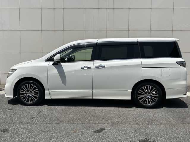 日産 エルグランド 250ハイウェイスター 埼玉県 2015(平27)年 13万km ブリリアントホワイトパール (株)IDOMが運営する【じしゃロン熊谷店】の自社ローン専用車両になりますこちらは現金またはオートローンご利用時の価格です。自社ローンご希望の方は別途その旨お申付け下さい/純正ナビ　/（フルセグTV/Bluetooth/CD/DVD/AM/FM）/ETC/全方位カメラ/クルーズコントロール/クリアランスソナー/両側パワースライドドア/オートヘッドライト/オットマン/１００V充電/ステアリングリモコン/スマートキースペア×１/プッシュスタート/フロアマット/ウインカーミラー/純正ドアバイザー/ダブル・サイドエアバッグ