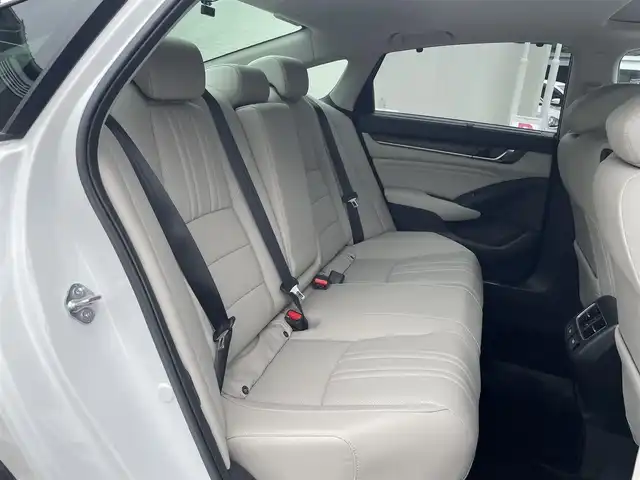 ホンダ アコード EX 東京都 2021(令3)年 0.2万km プラチナホワイトパール Honda SENSING/・衝突軽減ブレーキ/・誤発進抑制機能/・後方誤発進抑制機能/・近距離衝突軽減ブレーキ/・歩行者事故低減ステアリング/・路外逸脱抑制機能/・アダプティブクルーズコントロール/・車線維持支援システム/・トラフィックジャムアシスト/・先行車発進お知らせ機能/・標識認識機能/・オートハイビーム/・アダプティブドライビングビーム/・パーキングセンサーシステム/・急アクセル抑制機能/・ブラインドスポットインフォメーション/・後退出庫サポート/・Honda パーキングパイロット/・ドライバー注意力モニター/ヘッドアップディスプレー/サンルーフ/Hondaインターナビ/・ワンセグTV/Bluetooth/apple car play/android auto/前後ドライブレコーダー（ZDR‐025）/moduloエアロ/シートヒーター/オートエアコン/ワイヤレス充電器/取扱説明書/保証書