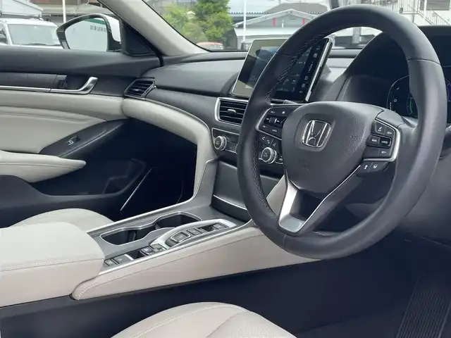 ホンダ アコード EX 東京都 2021(令3)年 0.2万km プラチナホワイトパール Honda SENSING/・衝突軽減ブレーキ/・誤発進抑制機能/・後方誤発進抑制機能/・近距離衝突軽減ブレーキ/・歩行者事故低減ステアリング/・路外逸脱抑制機能/・アダプティブクルーズコントロール/・車線維持支援システム/・トラフィックジャムアシスト/・先行車発進お知らせ機能/・標識認識機能/・オートハイビーム/・アダプティブドライビングビーム/・パーキングセンサーシステム/・急アクセル抑制機能/・ブラインドスポットインフォメーション/・後退出庫サポート/・Honda パーキングパイロット/・ドライバー注意力モニター/ヘッドアップディスプレー/サンルーフ/Hondaインターナビ/・ワンセグTV/Bluetooth/apple car play/android auto/前後ドライブレコーダー（ZDR‐025）/moduloエアロ/シートヒーター/オートエアコン/ワイヤレス充電器/取扱説明書/保証書
