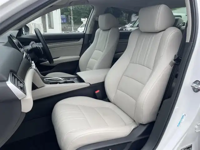 ホンダ アコード EX 東京都 2021(令3)年 0.2万km プラチナホワイトパール Honda SENSING/・衝突軽減ブレーキ/・誤発進抑制機能/・後方誤発進抑制機能/・近距離衝突軽減ブレーキ/・歩行者事故低減ステアリング/・路外逸脱抑制機能/・アダプティブクルーズコントロール/・車線維持支援システム/・トラフィックジャムアシスト/・先行車発進お知らせ機能/・標識認識機能/・オートハイビーム/・アダプティブドライビングビーム/・パーキングセンサーシステム/・急アクセル抑制機能/・ブラインドスポットインフォメーション/・後退出庫サポート/・Honda パーキングパイロット/・ドライバー注意力モニター/ヘッドアップディスプレー/サンルーフ/Hondaインターナビ/・ワンセグTV/Bluetooth/apple car play/android auto/前後ドライブレコーダー（ZDR‐025）/moduloエアロ/シートヒーター/オートエアコン/ワイヤレス充電器/取扱説明書/保証書