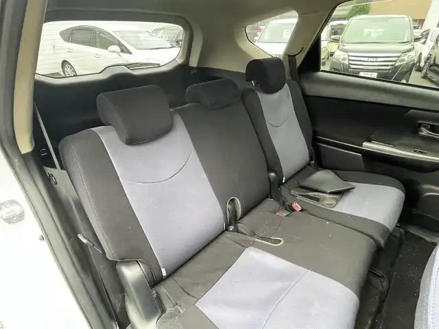 トヨタ プリウス α S Lセレクション 埼玉県 2015(平27)年 13万km ホワイトパールクリスタルシャイン (株)IDOMが運営する【じしゃロン鳩ヶ谷店】の自社ローン専用車両になりますこちらは現金またはオートローンご利用時の価格です。自社ローンご希望の方は別途その旨お申付け下さい/モデリスタエアロ/純正ＳＤナビ/　(CD/DVD/SD/Bluetooth接続)/フルセグＴＶ/バックカメラ/ビルドインＥＴＣ/オートライト/シートカバー/ＳＲＳエアバッグシステム/サイド＆カーテンエアバッグ/ＨＩＤヘッドライト